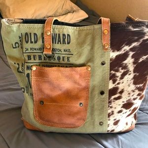 Gently used Myra Tote bag!